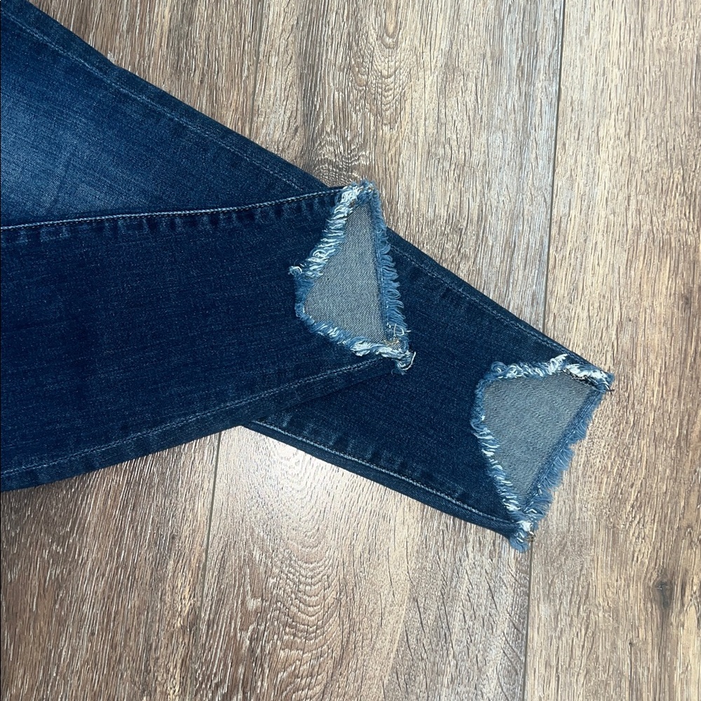 7 For All Mankind Ankle Gwenevere High-Rise Frayed Skinny Jeans - Picture 4 of 9